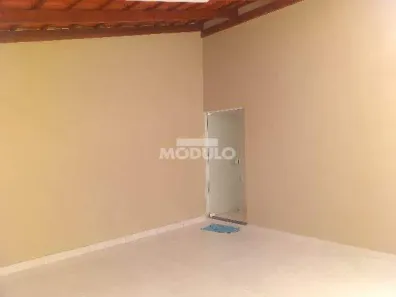 Casa com 3 Quartos para alugar, 100m² no Santa Rosa, Uberlândia