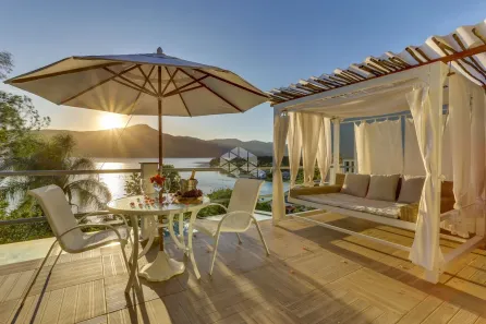 Imóvel Comercial com 5 Quartos à venda, 600m² no Barra da Lagoa, Florianópolis