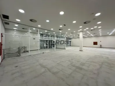 Prédio Comercial para alugar, 897m² no Centro, Diadema