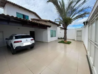 Sobrado com 3 Quartos à venda, 270m² no Jardim Karaíba, Uberlândia