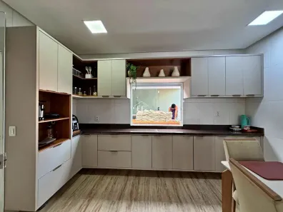 Casa com 3 Quartos à venda, 217m² no Alvorada, Manaus