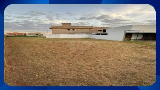 Lote/Terreno com 1 Quarto à venda, 10m² no Bom Jesus, Uberlândia