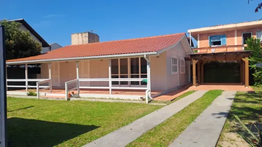 Casa com 2 Quartos para alugar, 150m² no Lagoa da Conceição, Florianópolis