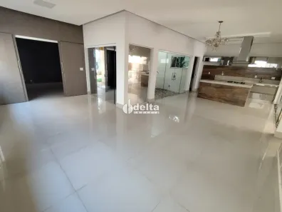 Casa com 3 Quartos à venda, 290m² no Jardim Karaíba, Uberlândia