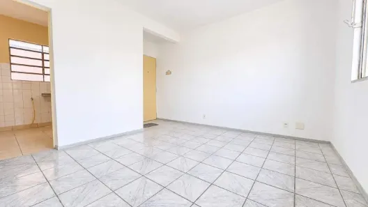 Apartamento com 3 Quartos para alugar, 60m² no Tietê, Londrina