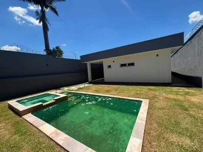 Casa com 3 Quartos à venda, 230m² no Cidade Jardim, Uberlândia