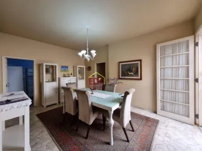 Casa com 3 Quartos para venda ou aluguel, 250m² no Centro, Taubaté