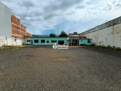 Ponto Comercial para alugar, 360m² no Umuarama, Uberlândia