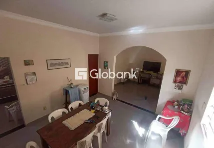 Casa com 4 Quartos à venda, 220m² no Santo Antônio, Montes Claros