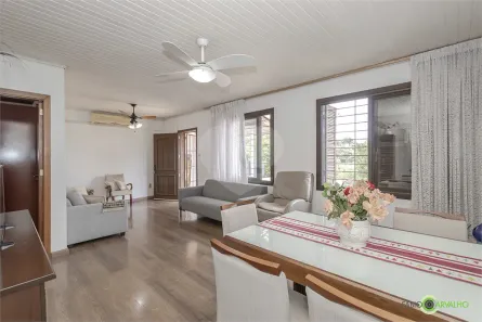 Casa com 4 Quartos à venda, 170m² no Chácara das Pedras, Porto Alegre