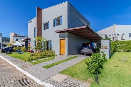 Casa de Condomínio com 4 Quartos à venda, 156m² no São Judas Tadeu, Balneário Camboriú
