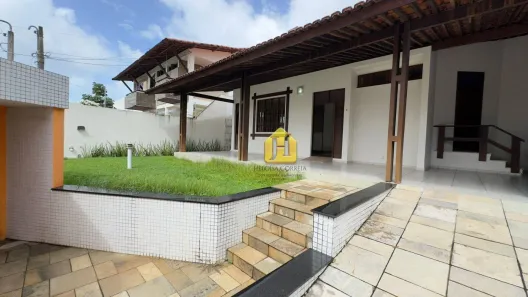 Casa com 3 Quartos à venda, 245m² no Candelária, Natal