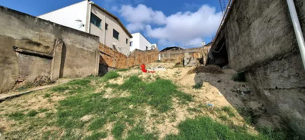 Lote/Terreno à venda, 330m² no Lagoinha, Belo Horizonte