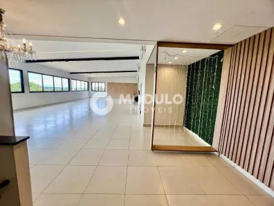 Prédio Comercial para alugar, 392m² no Laranjeiras, Uberlândia