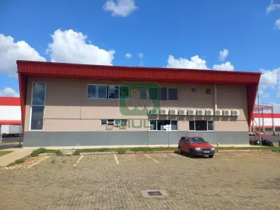 Casa com 1 Quarto para alugar, 1100m² no Distrito Industrial, Uberlândia