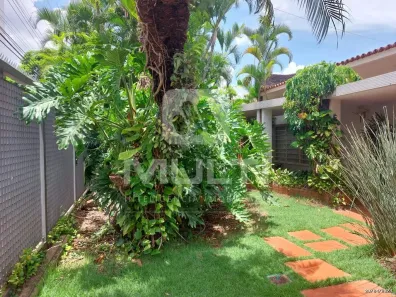 Casa com 3 Quartos para alugar, 479m² no Centro, Uberlândia