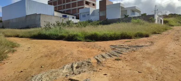 Lote/Terreno com 1 Quarto à venda, 1m² no Candeias, Vitória da Conquista