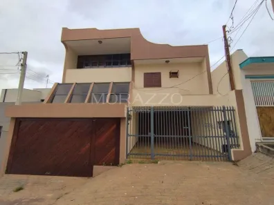 Sobrado com 9 Quartos à venda, 600m² no Centro, Jacareí