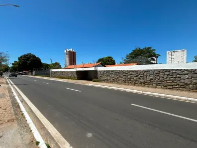 Casa com 7 Quartos para alugar, 785m² no Jóquei, Teresina