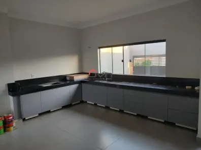 Casa com 3 Quartos à venda, 175m² no Jardim Holanda, Uberlândia