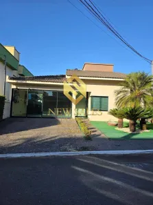 Casa de Condomínio com 3 Quartos à venda, 230m² no Jardins Madri, Goiânia