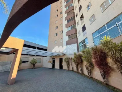 Apartamento com 3 Quartos para alugar, 80m² no Vila Bosque, Maringá