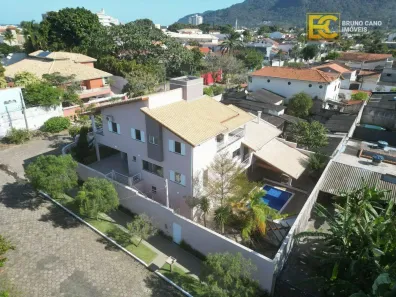 Sobrado com 6 Quartos à venda, 448m² no Centro, Peruíbe