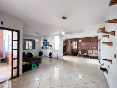 Sobrado com 3 Quartos à venda, 190m² no Santa Rosa, Uberlândia