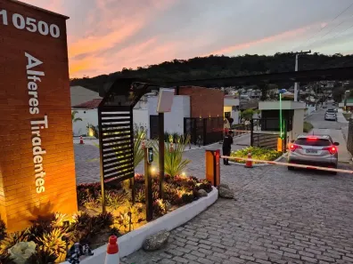 Casa de Condomínio com 3 Quartos à venda, 180m² no Laranjal, São Gonçalo