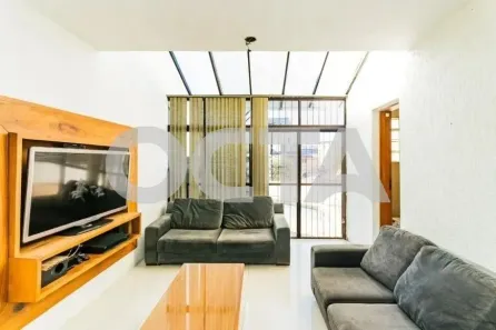 Casa com 3 Quartos para alugar, 209m² no Três Figueiras, Porto Alegre