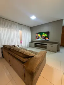 Sobrado com 3 Quartos para alugar, 170m² no Granja Marileusa, Uberlândia