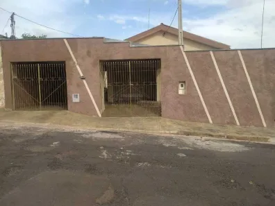 Casa com 5 Quartos à venda, 255m² no Centro, Araraquara