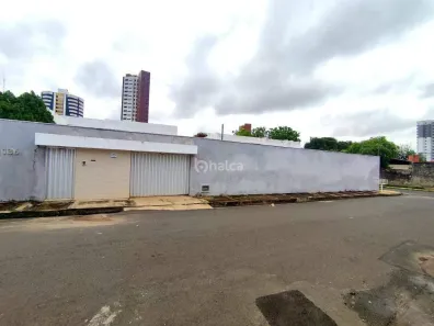 Casa com 3 Quartos para alugar, 376m² no Jóquei, Teresina
