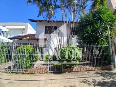 Casa com 3 Quartos para alugar, 200m² no Santana, Porto Alegre