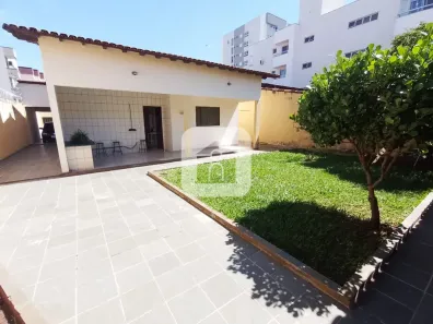 Casa com 5 Quartos à venda, 170m² no Santa Mônica, Uberlândia