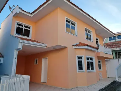 Casa com 4 Quartos para alugar, 155m² no Jardim das Américas, Curitiba