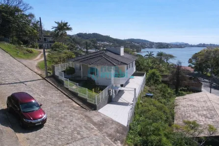 Casa com 3 Quartos à venda, 206m² no Ponta de Baixo, São José