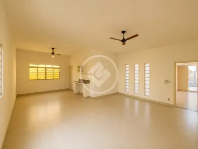 Casa com 3 Quartos para alugar, 260m² no Vila Bandeirantes, Araçatuba