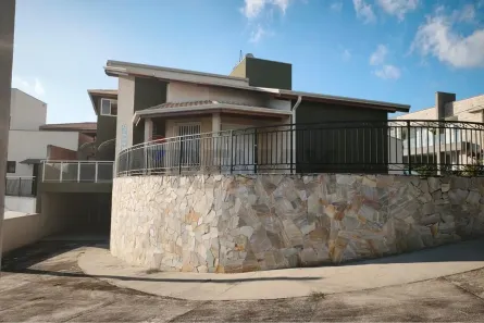 Casa de Condomínio com 3 Quartos para alugar, 391m² no Loteamento Village Emília, São Roque