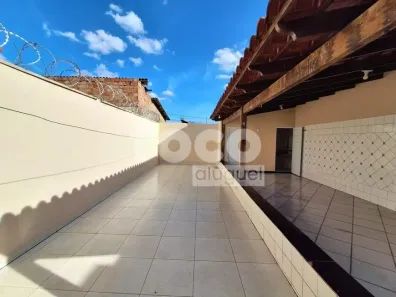 Casa com 3 Quartos para alugar, 170m² no Jardim Europa, Uberlândia