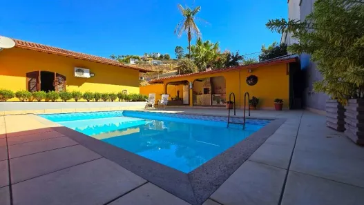 Casa com 4 Quartos à venda, 250m² no Bom Clima, Juiz de Fora