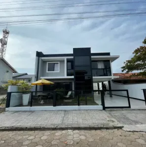 Sobrado com 3 Quartos para alugar, 180m² no Praia da Enseada, São Francisco do Sul