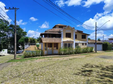Casa com 5 Quartos para alugar, 237m² no Parque Alto, Juiz de Fora