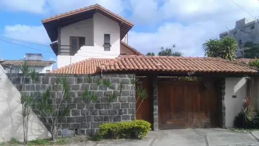 Casa com 3 Quartos para alugar, 234m² no São Francisco, Ilhéus