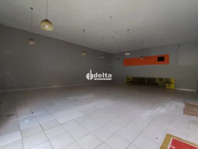 Ponto Comercial para alugar, 336m² no Martins, Uberlândia