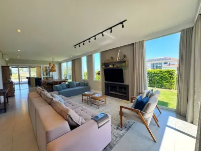 Casa de Condomínio com 5 Quartos à venda, 210m² no XANGRI-LÁ, Xangri-lá