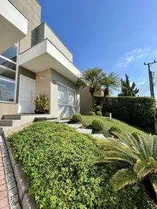 Sobrado com 3 Quartos à venda, 240m² no Floresta, Joinville