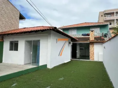 Casa com 3 Quartos para alugar, 180m² no Barreiros, São José
