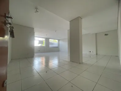 Sala Comercial para alugar, 56m² no Zona 03, Maringá