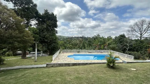 Fazenda/Sítio com 3 Quartos à venda, 2400m² no , Mairinque